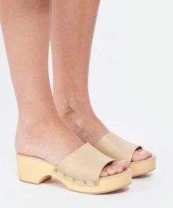 Aeyde Sabots Bobbie Cuir Beige -Golden Goose-boutique aeyde look20220524 102