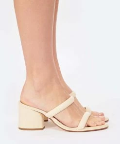 Aeyde Sandales à Talons Barbara Cuir Crème -Golden Goose-boutique aeyde look20230110 127 1