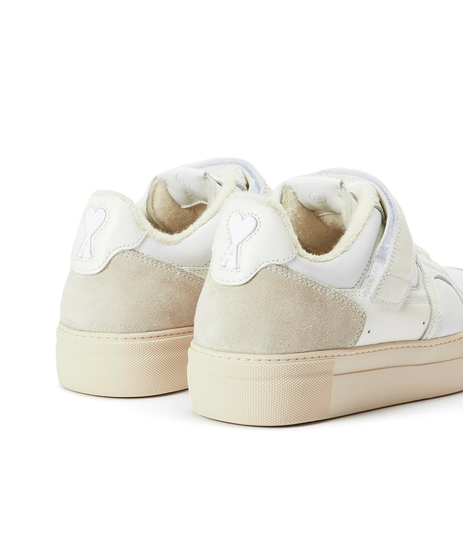 AMI Paris Baskets Unisexe Coton Blanc 5 AMI Paris Baskets Unisexe Coton Blanc – Image 3