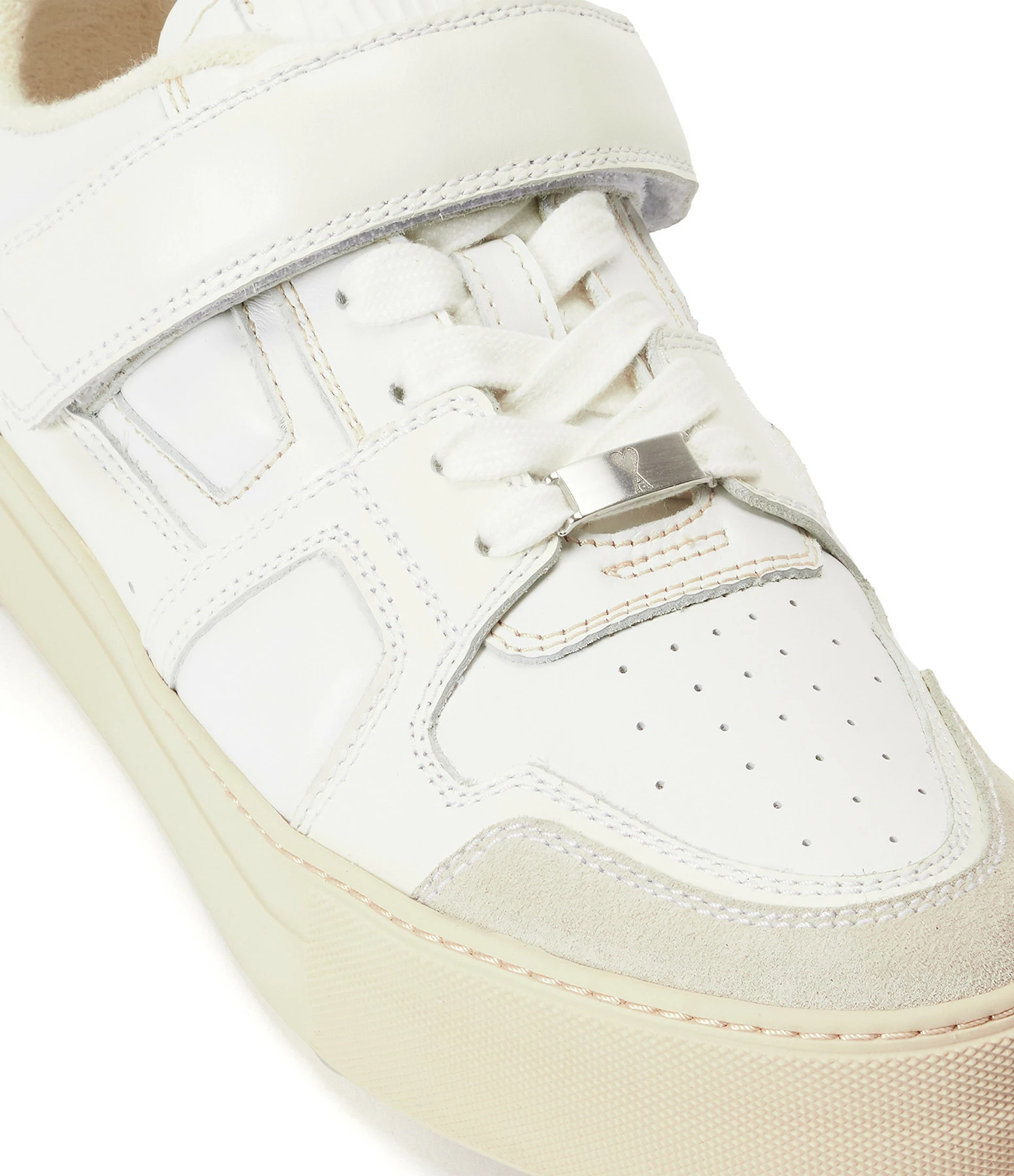 AMI Paris Baskets Unisexe Coton Blanc 6 AMI Paris Baskets Unisexe Coton Blanc – Image 4