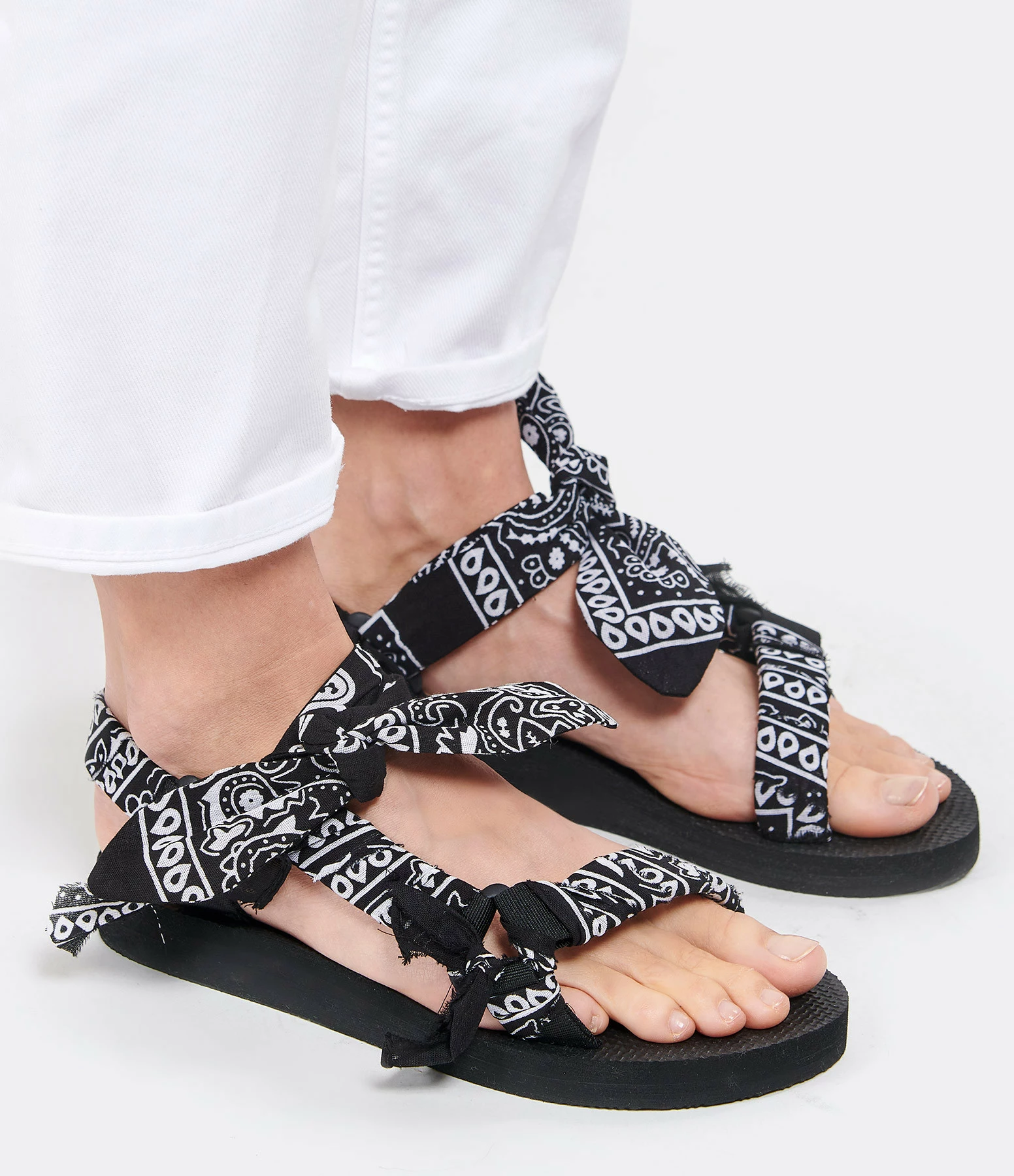 ARIZONA LOVE Sandales Trekky Nœud Bandana Noir 7 ARIZONA LOVE Sandales Trekky Nœud Bandana Noir – Image 5