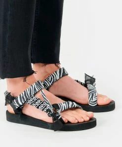 ARIZONA LOVE Sandales Trekky Imprimé Zèbre Bandana, Exclusivité Lulli -Golden Goose-boutique arizo look20210223 229