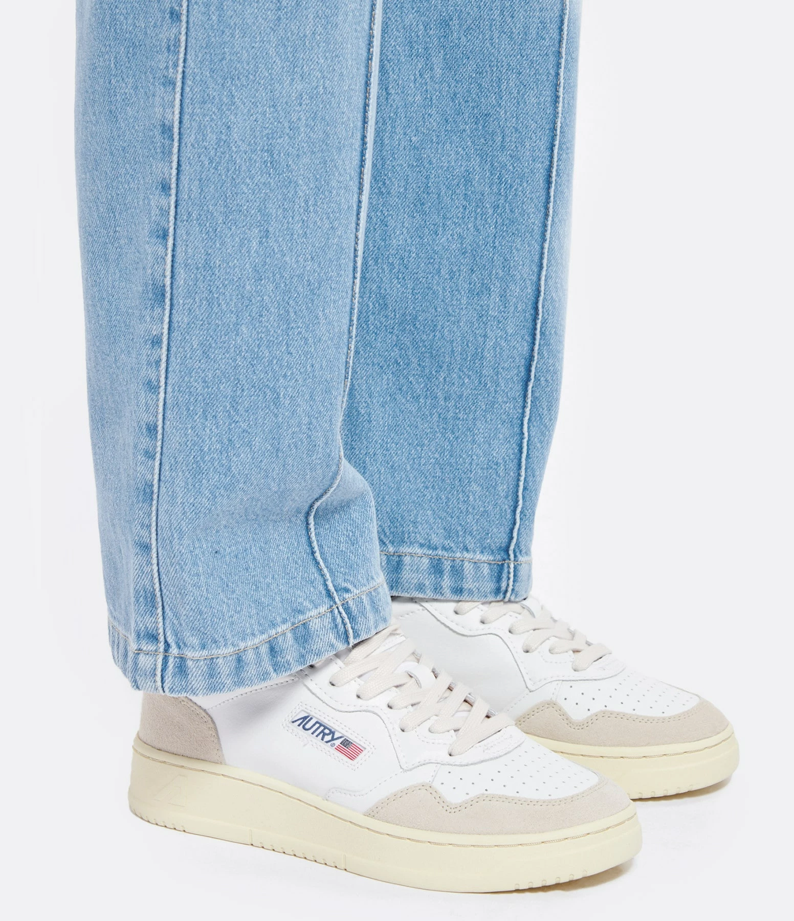 AUTRY Baskets 01 Low Cuir Suédé Blanc Rose 7 AUTRY Baskets 01 Low Cuir Suédé Blanc Rose – Image 5