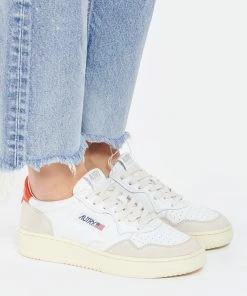 AUTRY Baskets 01 Low Cuir Suédé Blanc Orange -Golden Goose-boutique autry look20220511 40