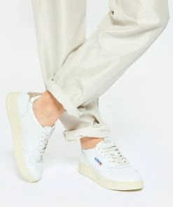 AUTRY Baskets 01 Low Cuir Blanc Doré -Golden Goose-boutique autry look20230124 445