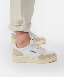 AUTRY Baskets 01 Low Cuir Suédé Blanc -Golden Goose-boutique autry look20230125 33
