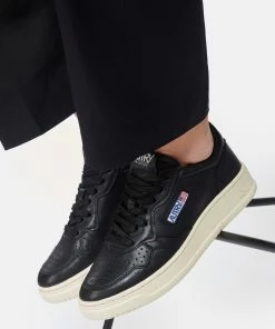 AUTRY Baskets 01 Low Cuir Noir -Golden Goose-boutique autry look20230131 329