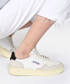 AUTRY Baskets 01 Low Cuir Suédé Noir -Golden Goose-boutique autry look20230215 294