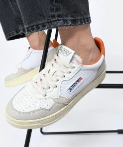 AUTRY Baskets 01 Low Cuir Suédé Orange -Golden Goose-boutique autry look20230222 452
