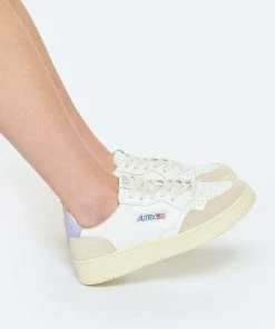 AUTRY Baskets 01 Low Cuir Suédé Blanc Lavande -Golden Goose-boutique autry look20230228 223