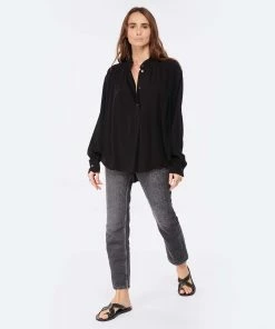 Isabel Marant Sandales Jinsay Cuir Noir 16 Isabel Marant Sandales Jinsay Cuir Noir -Golden Goose-boutique imars look20221130 289