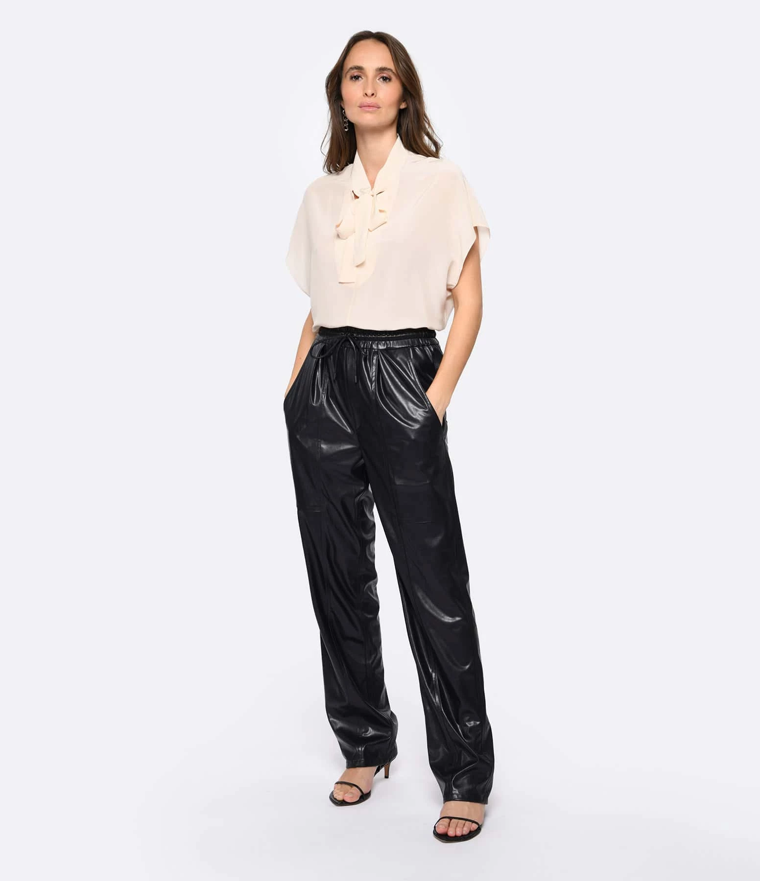Isabel Marant Sandales Jinsay Cuir Noir 10 Isabel Marant Sandales Jinsay Cuir Noir – Image 8