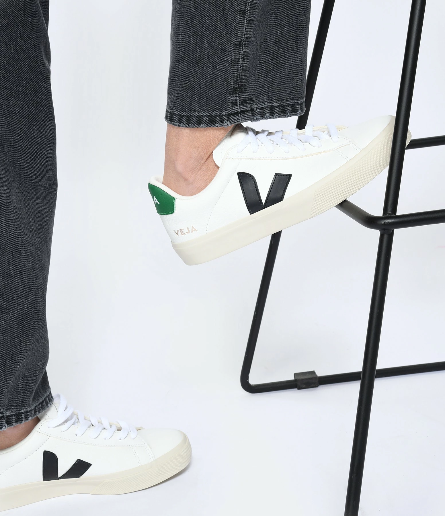 Veja Baskets Campo Chromefree Cuir Extra Blanc Noir Émeraude 7 Veja Baskets Campo Chromefree Cuir Extra Blanc Noir Émeraude – Image 5