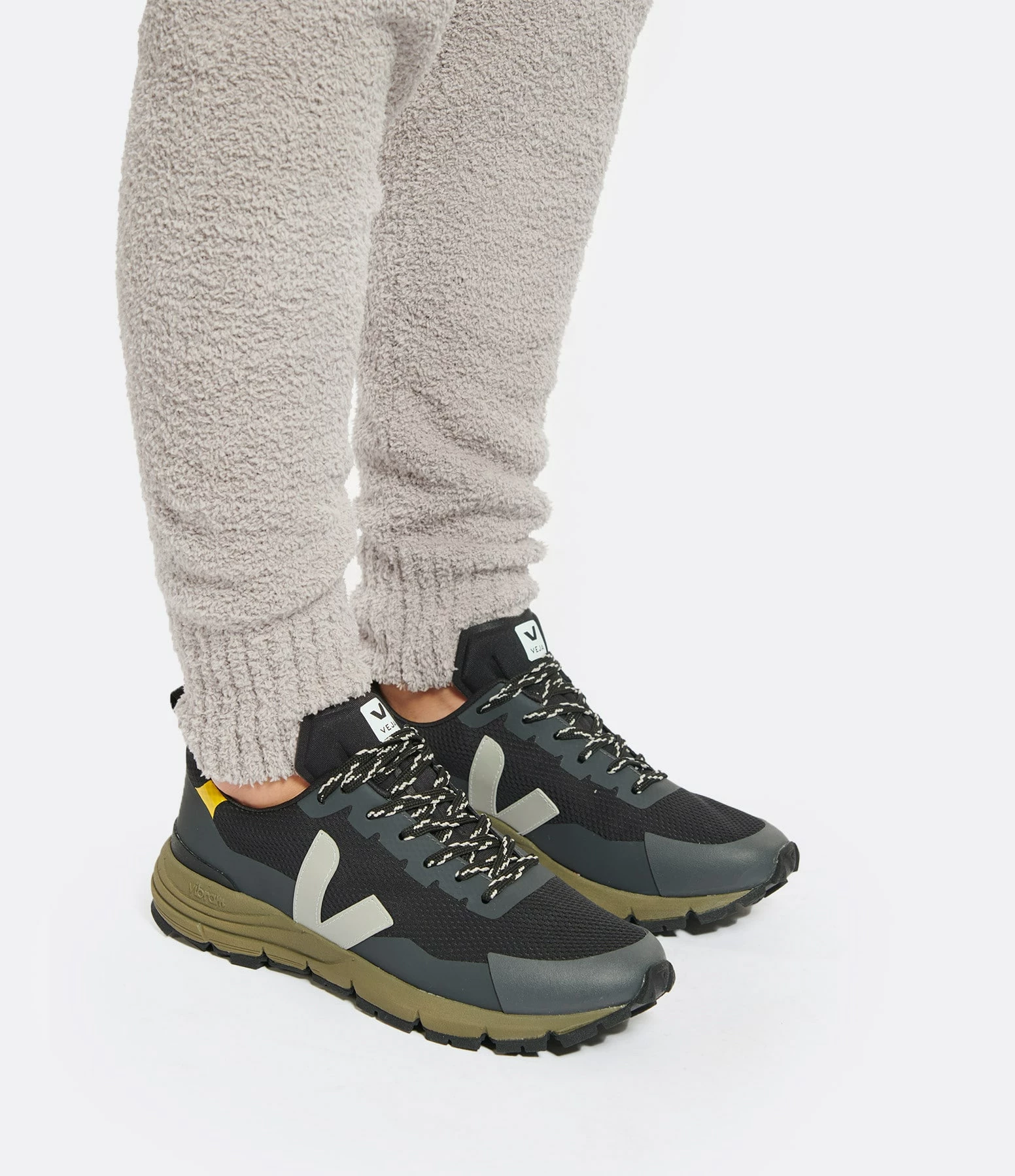 Veja Baskets Dekkan Alveomesh Noir Oxford Gris Tonic 7 Veja Baskets Dekkan Alveomesh Noir Oxford Gris Tonic – Image 5