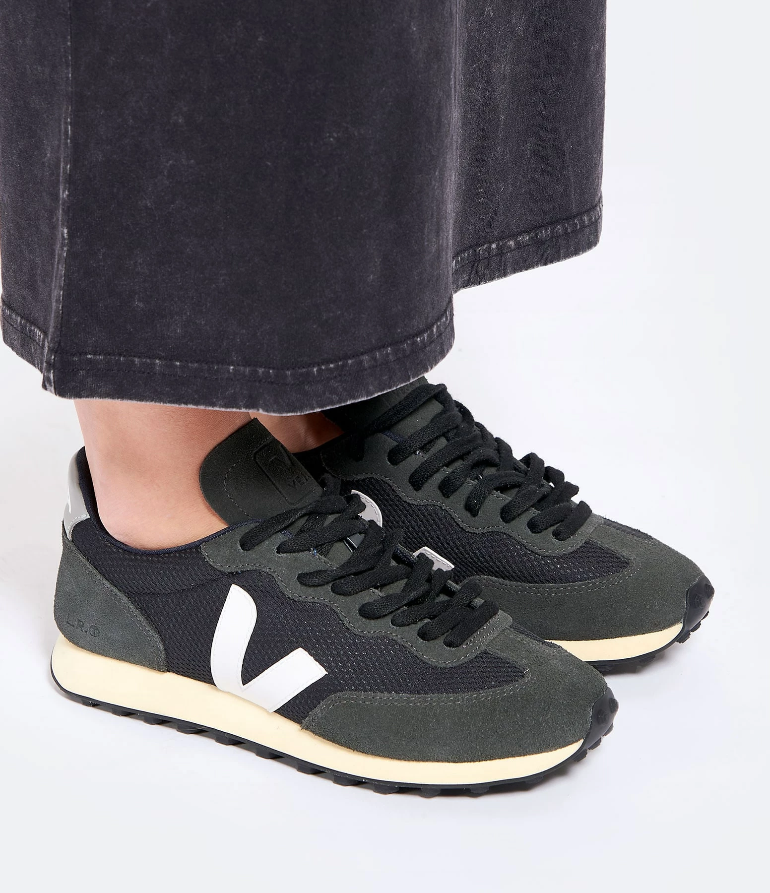 Veja Baskets Rio Branco Alveo Mesh Noir Blanc Gris Oxford 6 Veja Baskets Rio Branco Alveo Mesh Noir Blanc Gris Oxford – Image 4