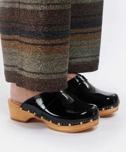 Sabot Youyou Sabots Yren Rock Bois Cuir Verni Noir -Golden Goose-boutique youyo look20210803 315