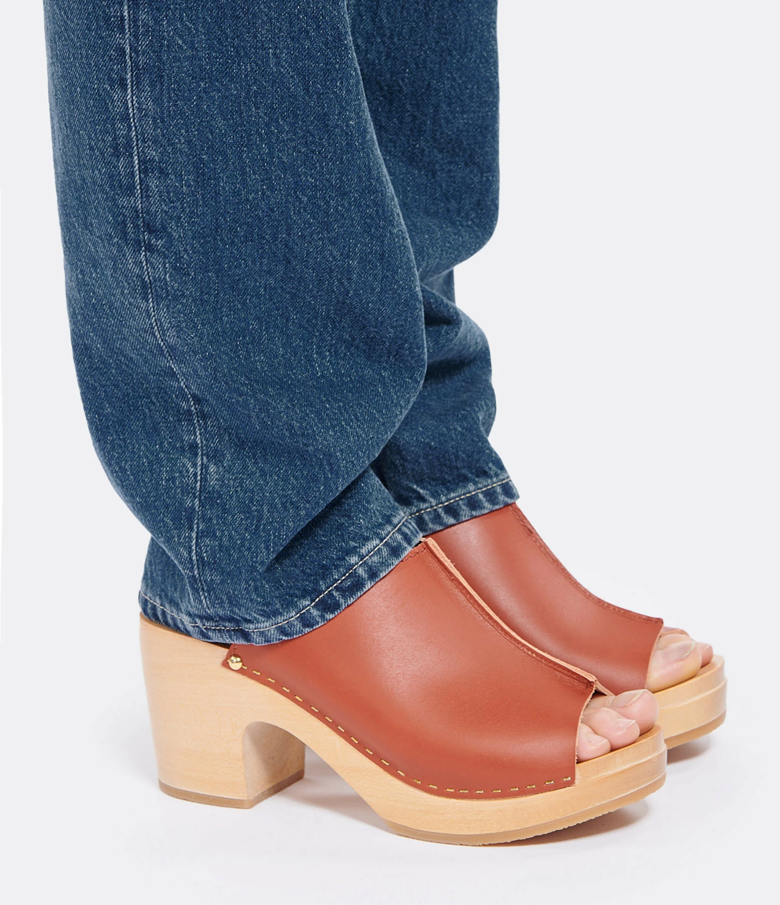 Sabot Youyou Sabots Ydol Bois Cuir Brique 7 Sabot Youyou Sabots Ydol Bois Cuir Brique – Image 5