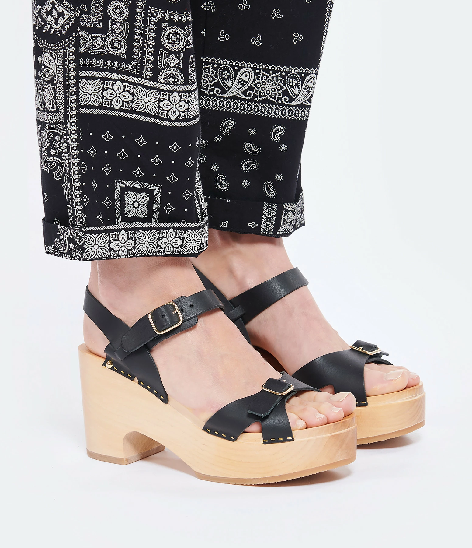 Sabot Youyou Sabots Yris Bois Cuir Noir 5 Sabot Youyou Sabots Yris Bois Cuir Noir – Image 3