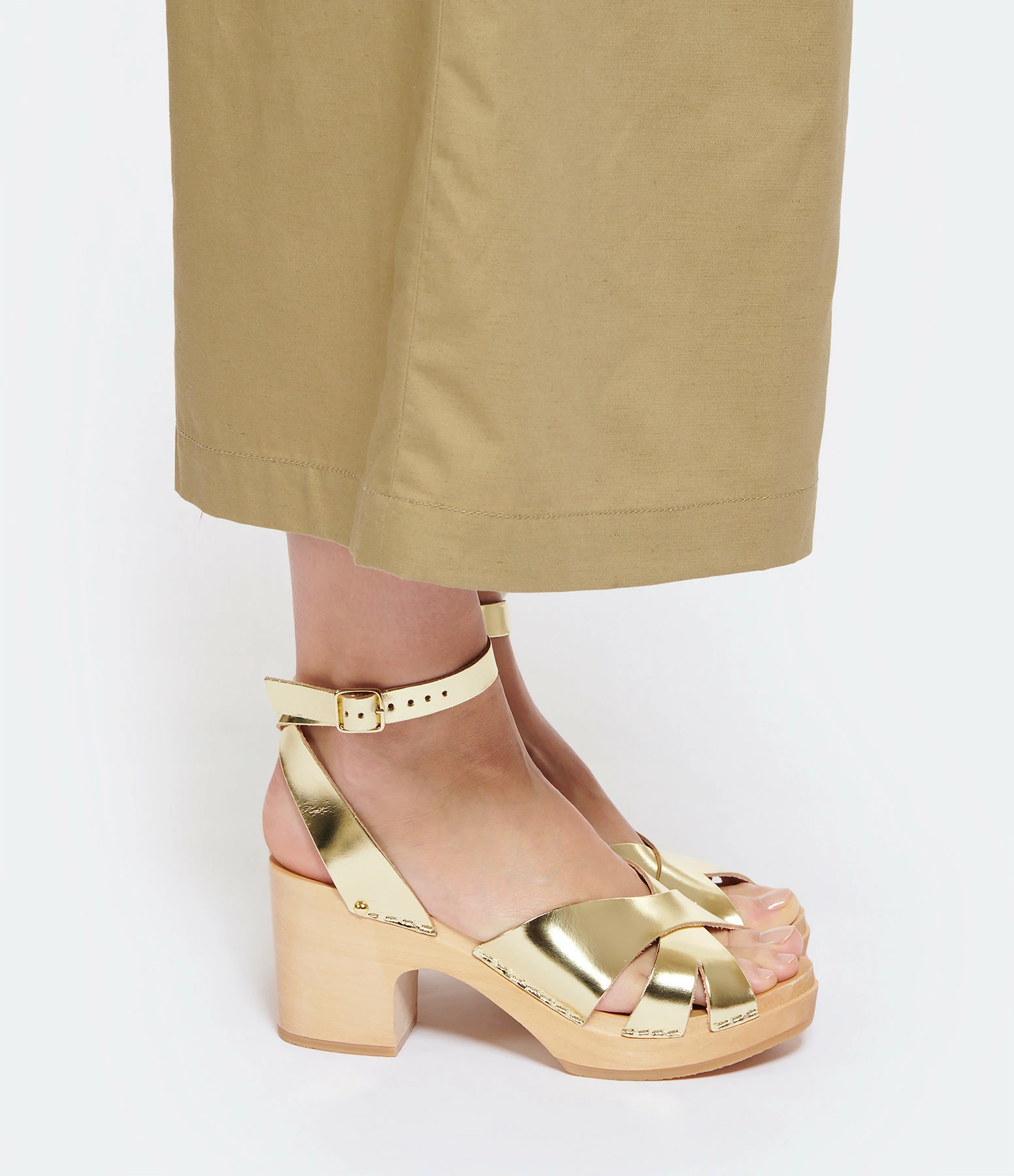 Sabot Youyou Sabots Ybiza Cuir Doré 7 Sabot Youyou Sabots Ybiza Cuir Doré – Image 5